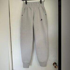 Alphalete - ELMTS Relaxed Jogger - Oyster Grey